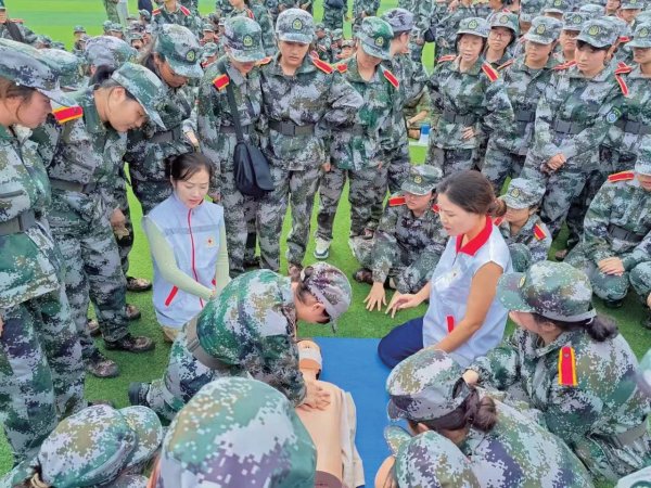 东兴资本配资 3000余名新生解锁“生命守护技能”